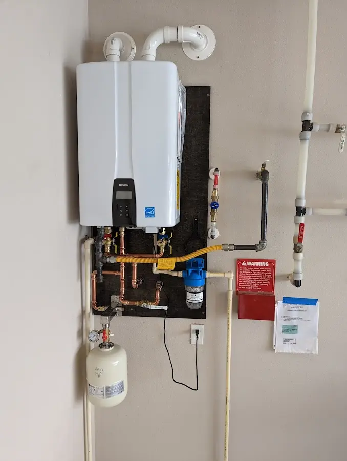 Professional plumber installing copper piping in a Williamsburg home